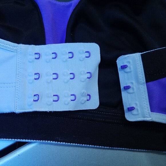 Lululemon Ta Ta Tamer Cool Breeze Power Purple Sports Bra Size 34C - Picture 4 of 5